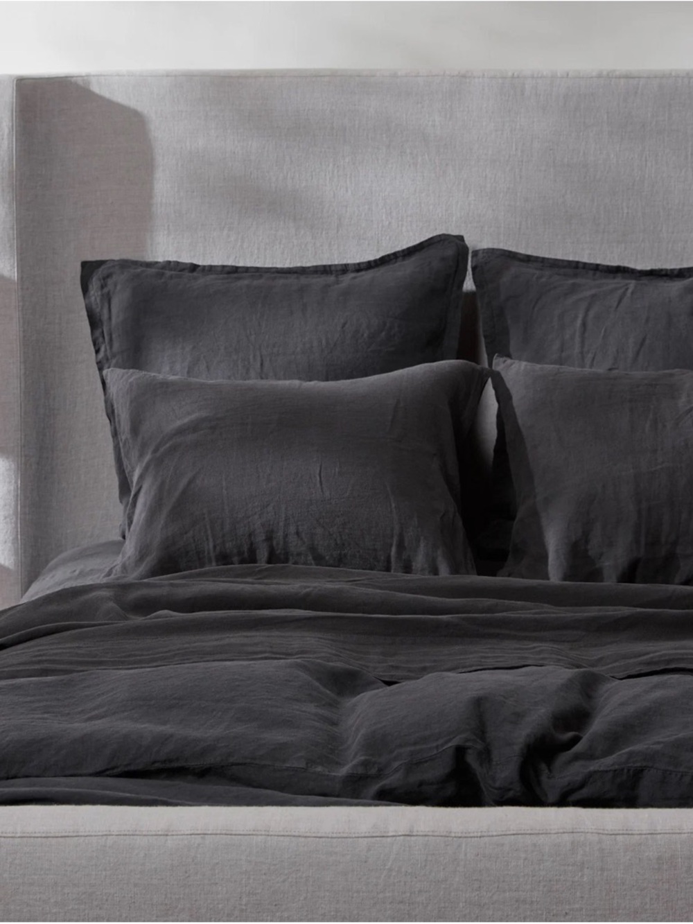 Parachute Linen Duvet Cover in Coal Full/Queens